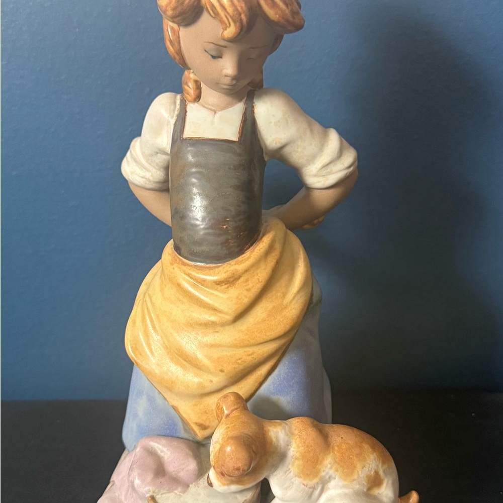 Lladro 2096 "Kitchen Maid with Dog" Figurine 9 1/2”